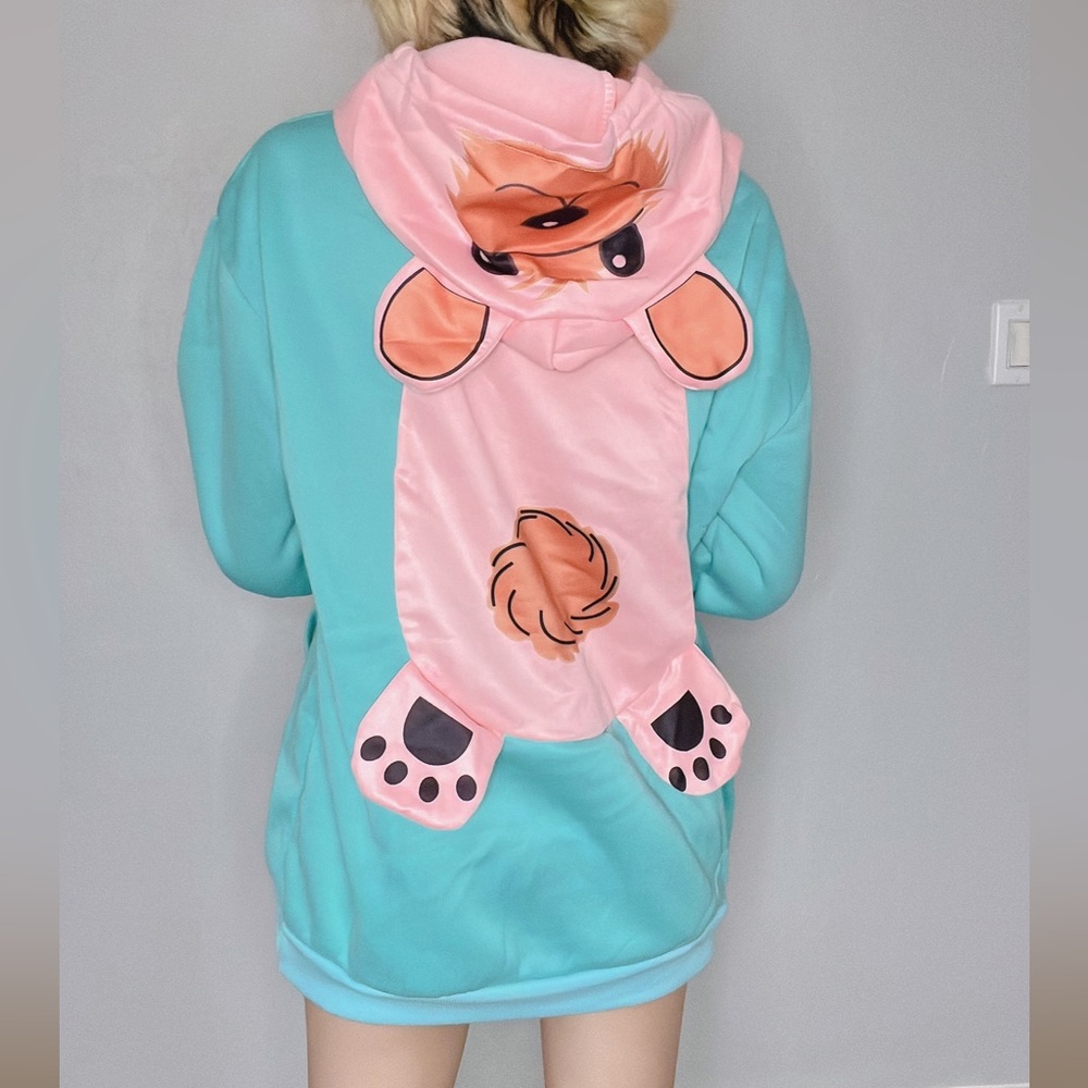 BRAND NEW! Green sweater with bear design in the back